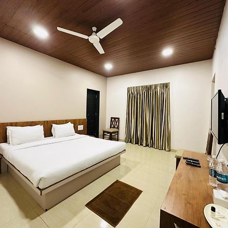 Hotel Grand Indu, 3 Star Kolhapur Zewnętrze zdjęcie