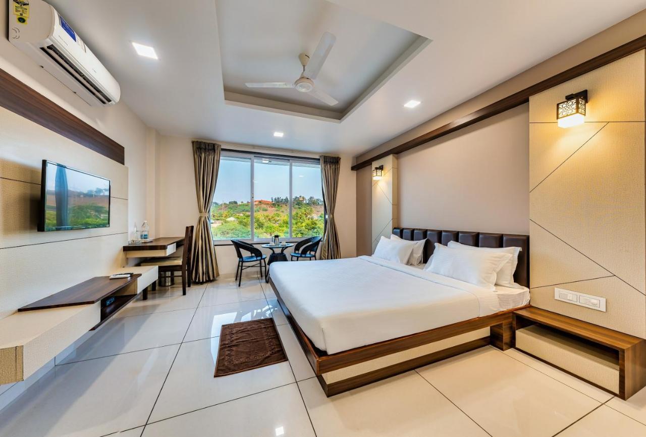Hotel Grand Indu, 3 Star Kolhapur Zewnętrze zdjęcie