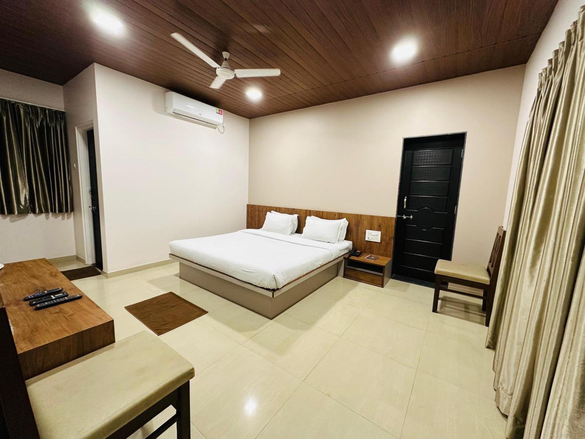 Hotel Grand Indu, 3 Star Kolhapur Zewnętrze zdjęcie
