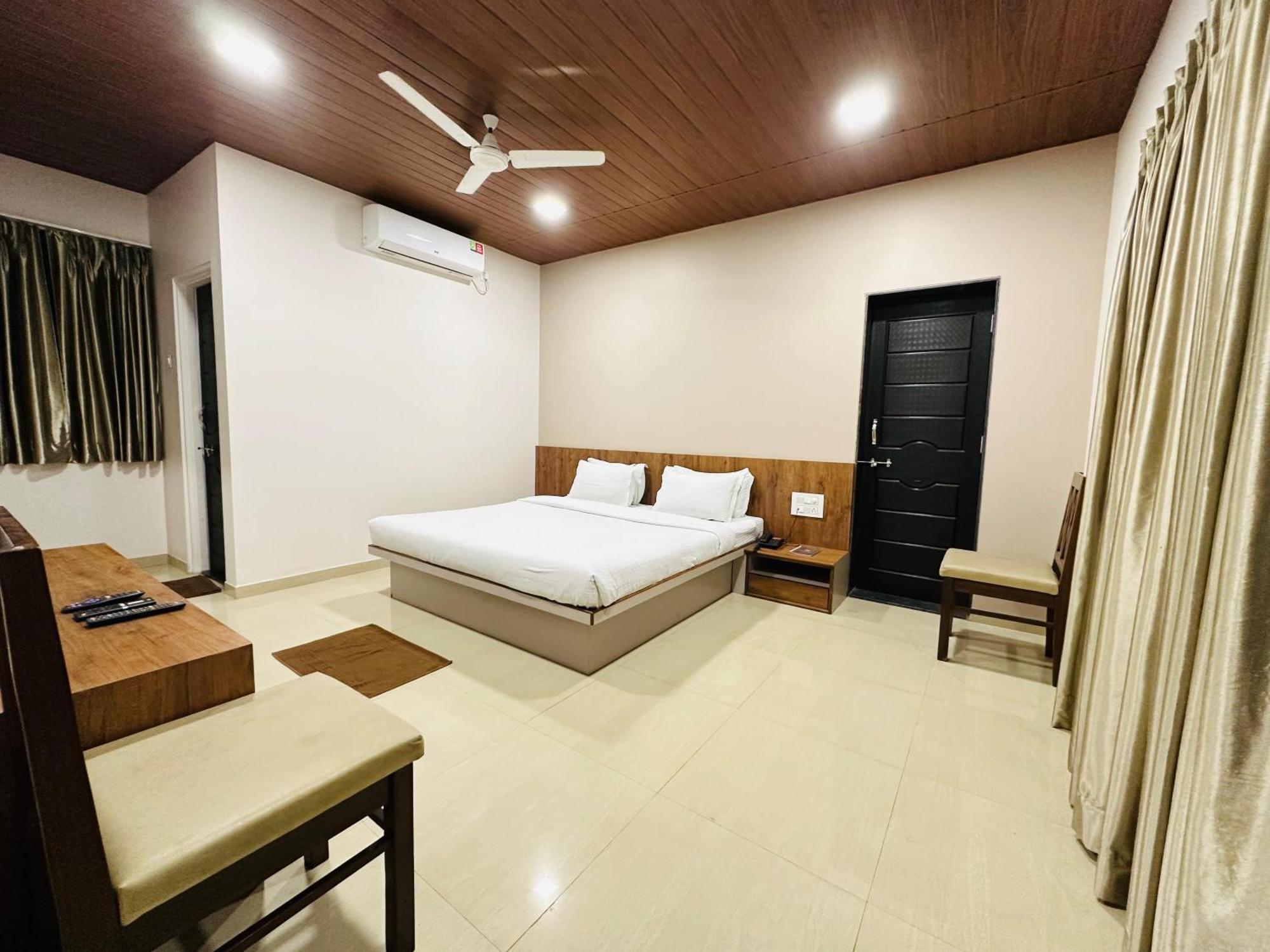 Hotel Grand Indu, 3 Star Kolhapur Zewnętrze zdjęcie
