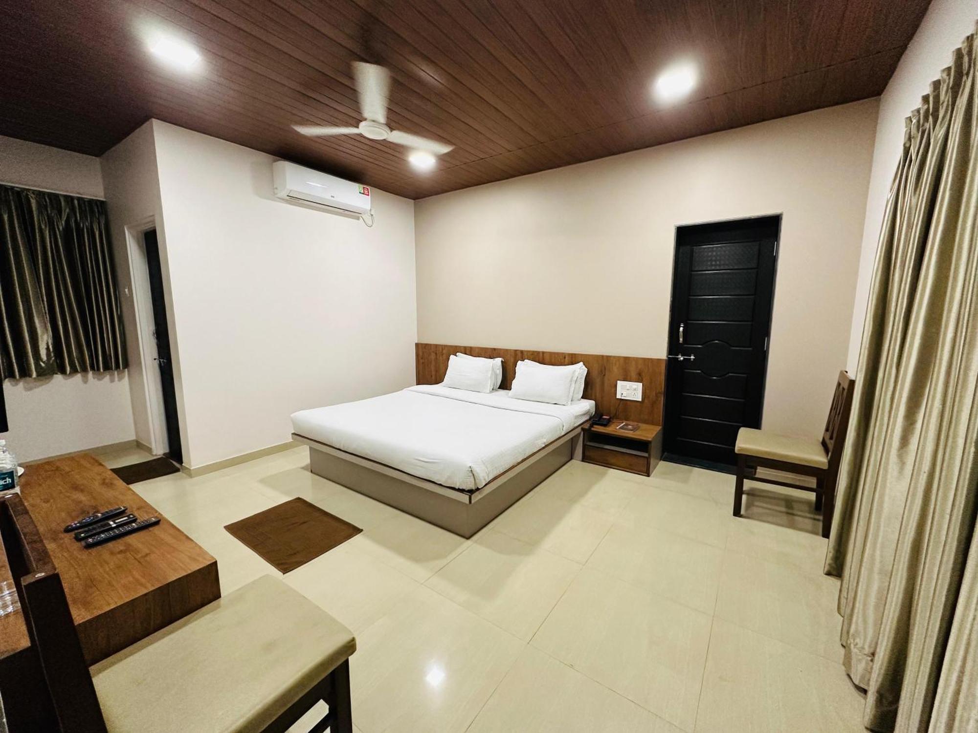 Hotel Grand Indu, 3 Star Kolhapur Zewnętrze zdjęcie